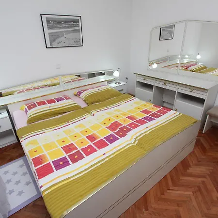 Charmantes Nur 400 Meter Zum Mit Meerblick, Grillbereich, Klima, Wifi Apartment