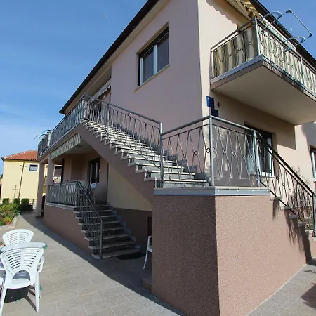 Charmantes Nur 400 Meter Zum Mit Meerblick, Grillbereich, Klima, Wifi Rovinj